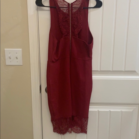 Beautiful burgundy dress, with lace detail 😍 - Picture 2 of 4